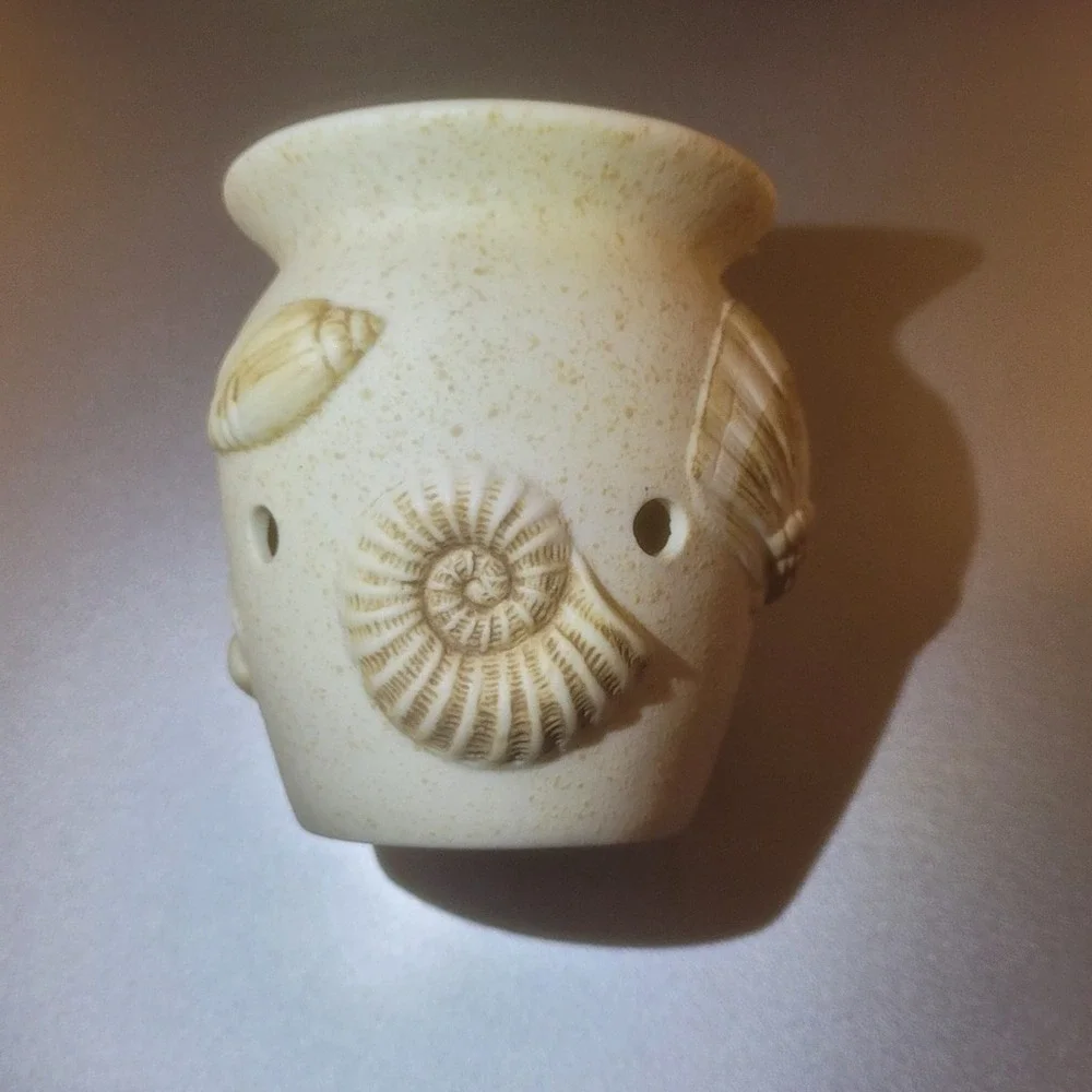 Scentsy Seashells Beach Themed Wall Plug-in Wax Warmer‎ Night Light
